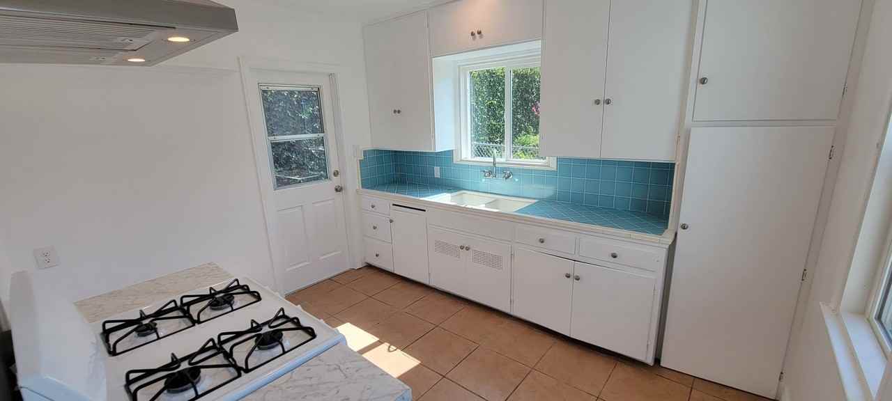 117 1/2 W Greenwood Ave - Photo 4 of 10