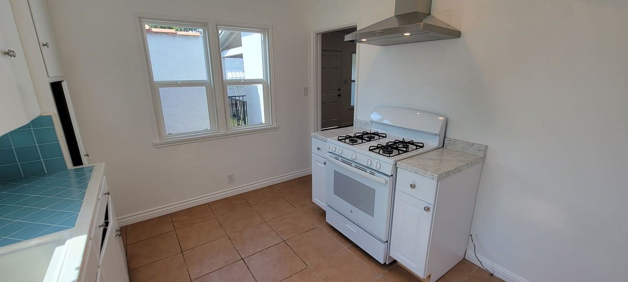 117 1/2 W Greenwood Ave - Photo 5 of 10