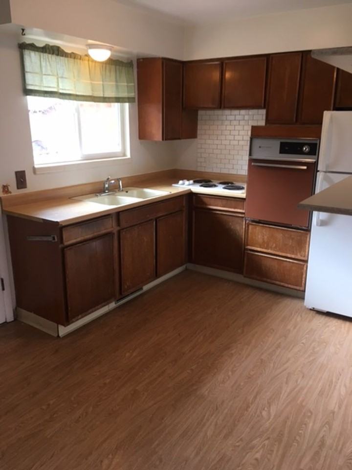 1903 Oakwood Dr - Photo 2 of 12