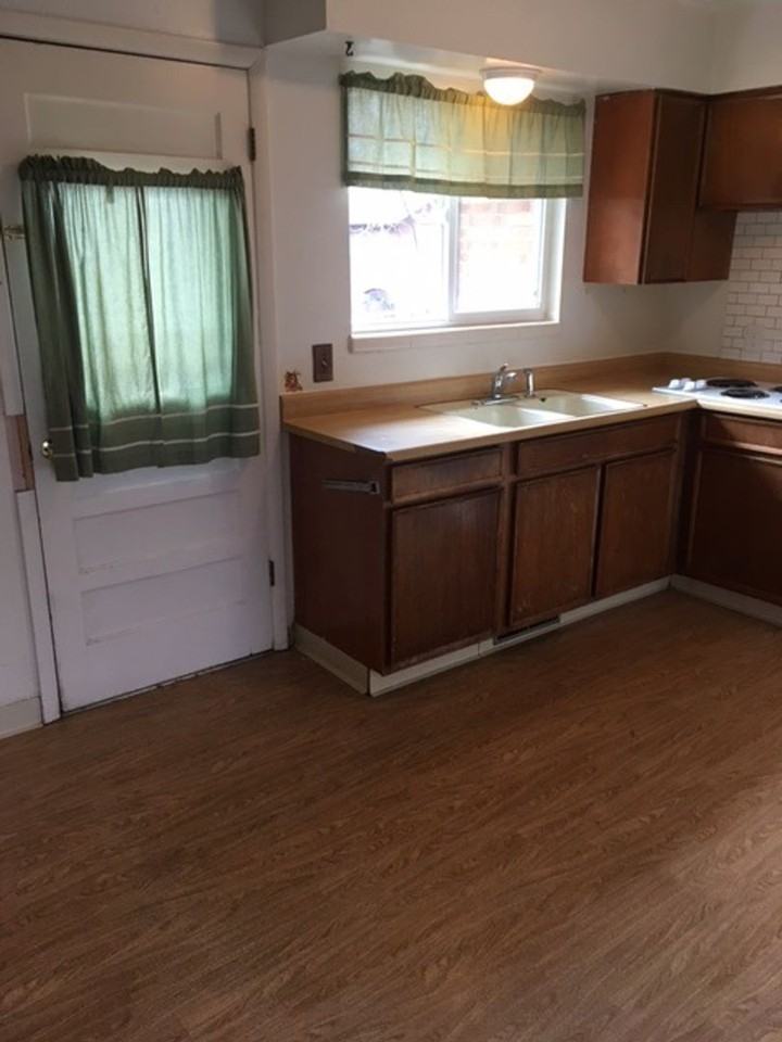 1903 Oakwood Dr - Photo 3 of 12