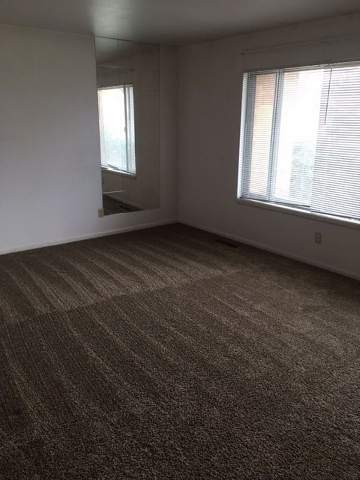 1903 Oakwood Dr - Photo 6 of 12