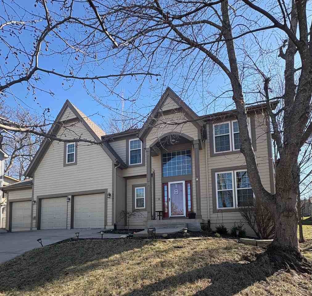 18981 W 118th St - Photo 2 of 25