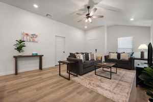 featured image of 2505 Kenwood Ave