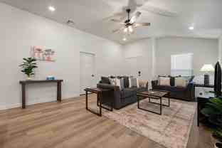 2505 Kenwood Ave - Photo 1 of 1