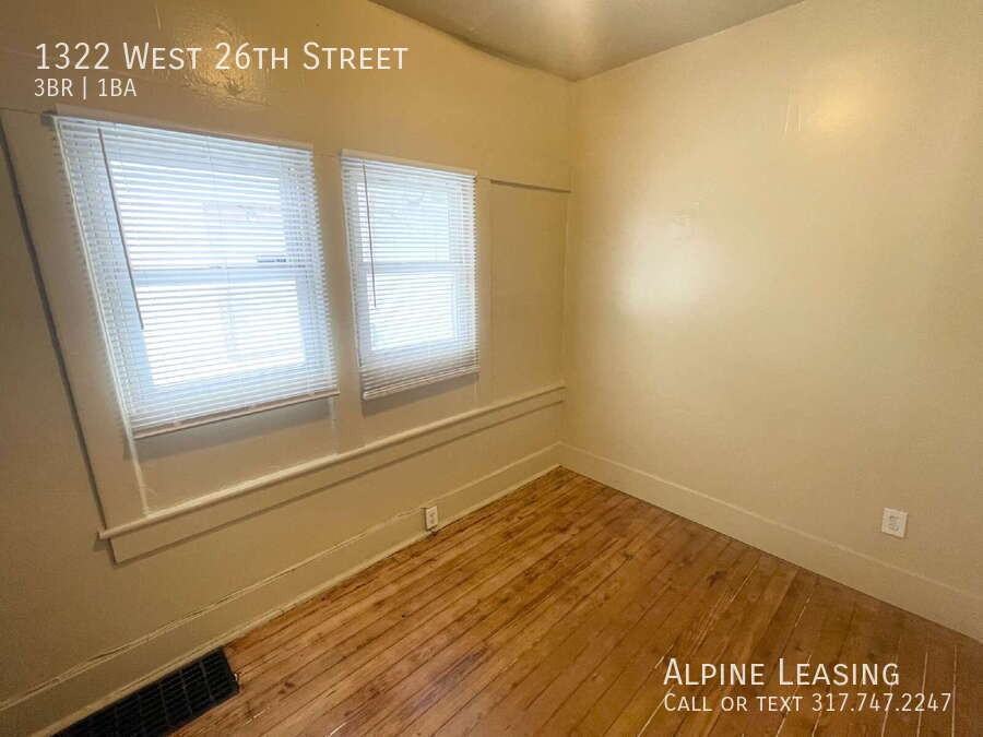 1322 W 26th St - Photo 3 of 7