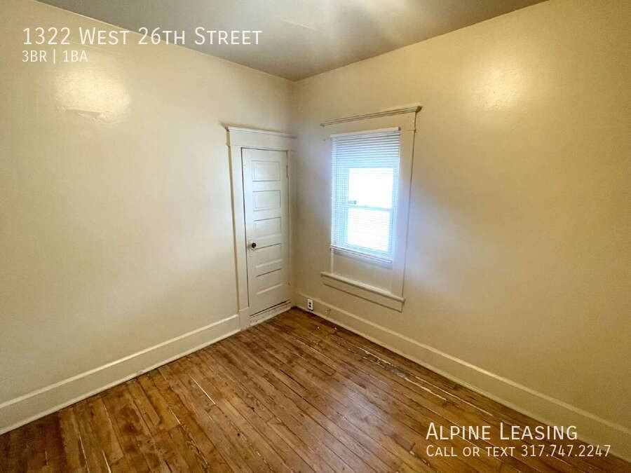 1322 W 26th St - Photo 4 of 7