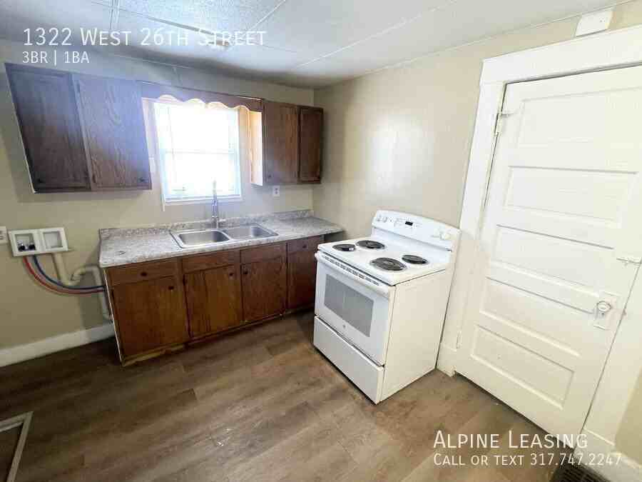 1322 W 26th St - Photo 6 of 7