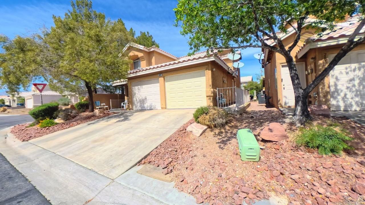 8020 Cetus Cir #201 - Photo 4 of 28