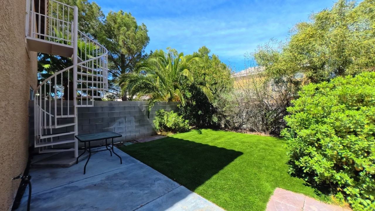 8020 Cetus Cir #201 - Photo 5 of 28