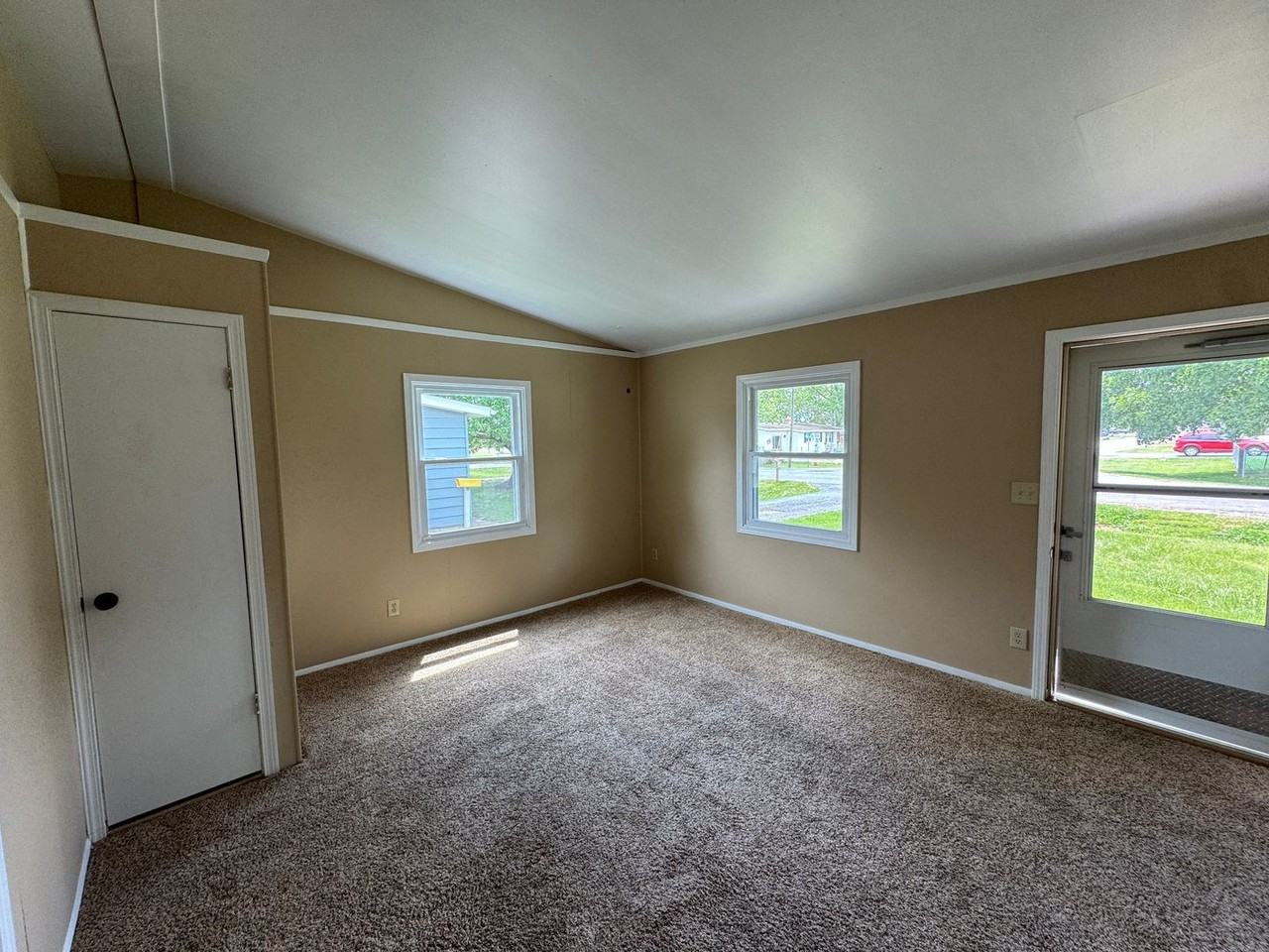 11521 18th St - Photo 4 of 9