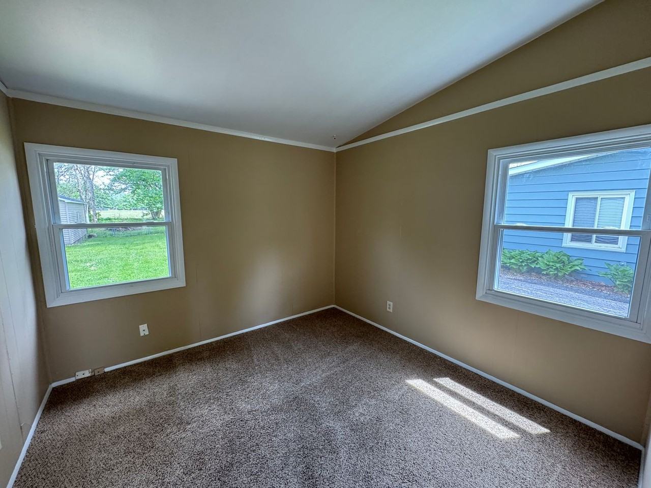 11521 18th St - Photo 5 of 9