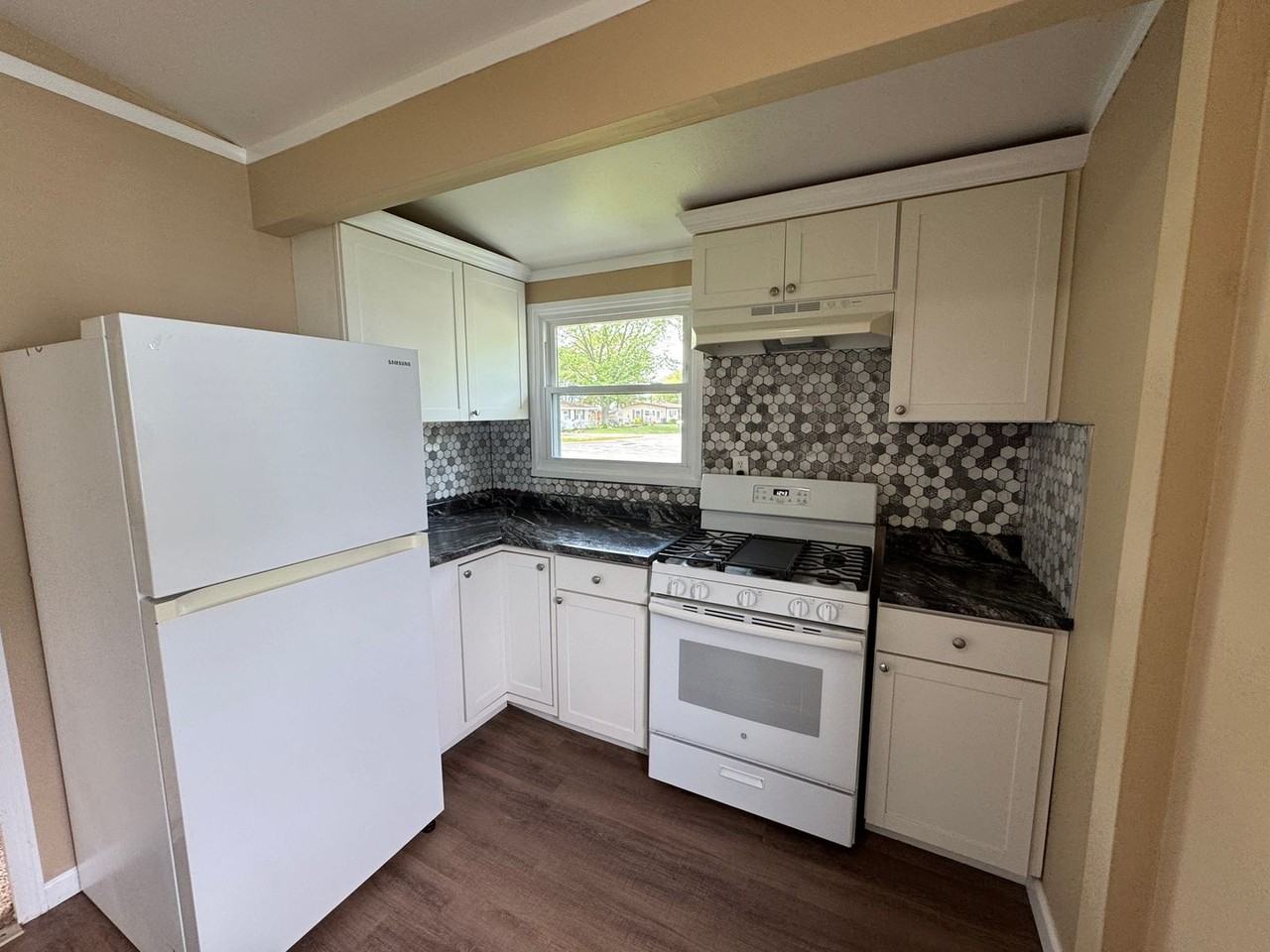 11521 18th St - Photo 7 of 9