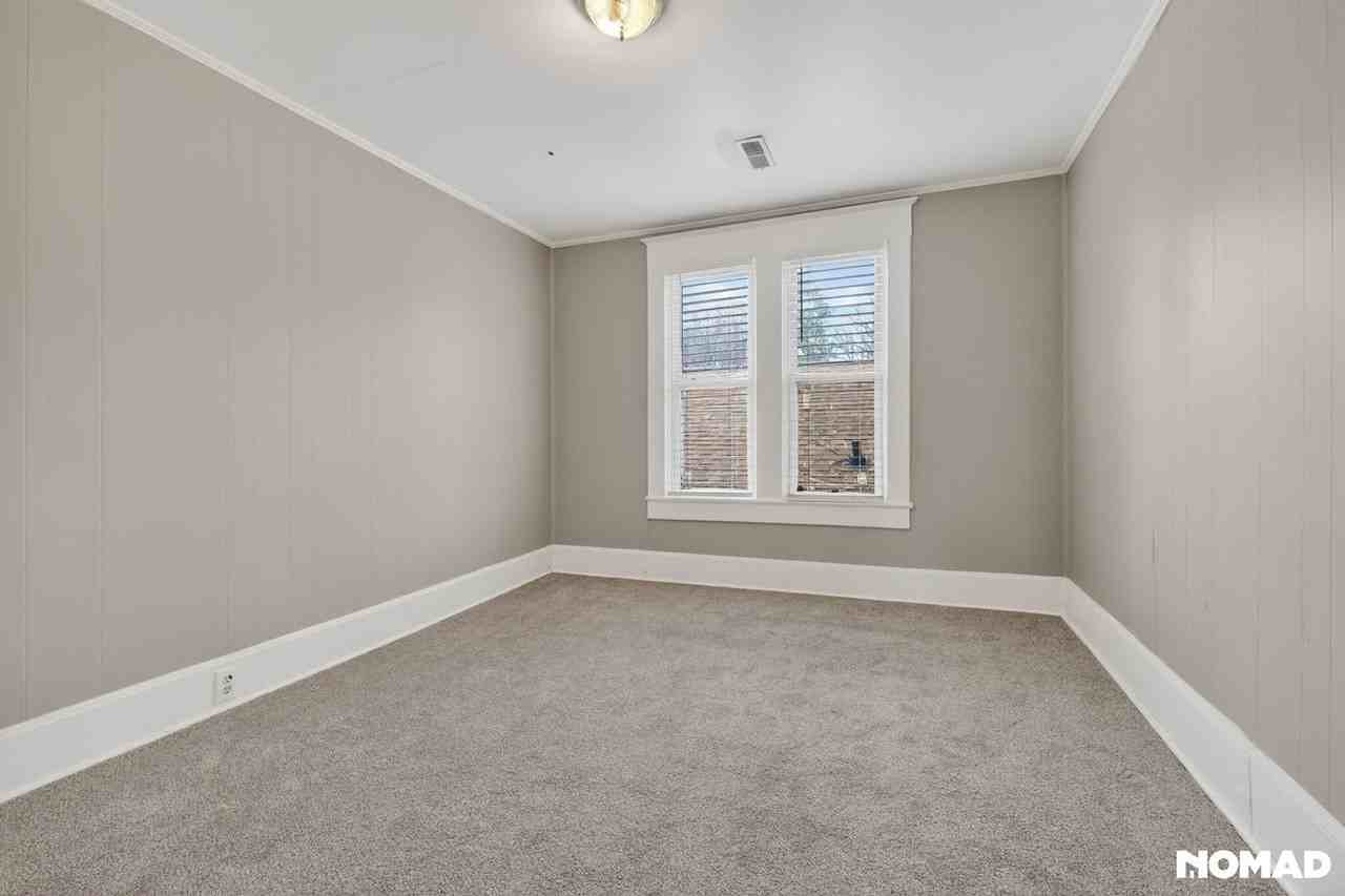 235 E Monmouth St - Photo 7 of 19