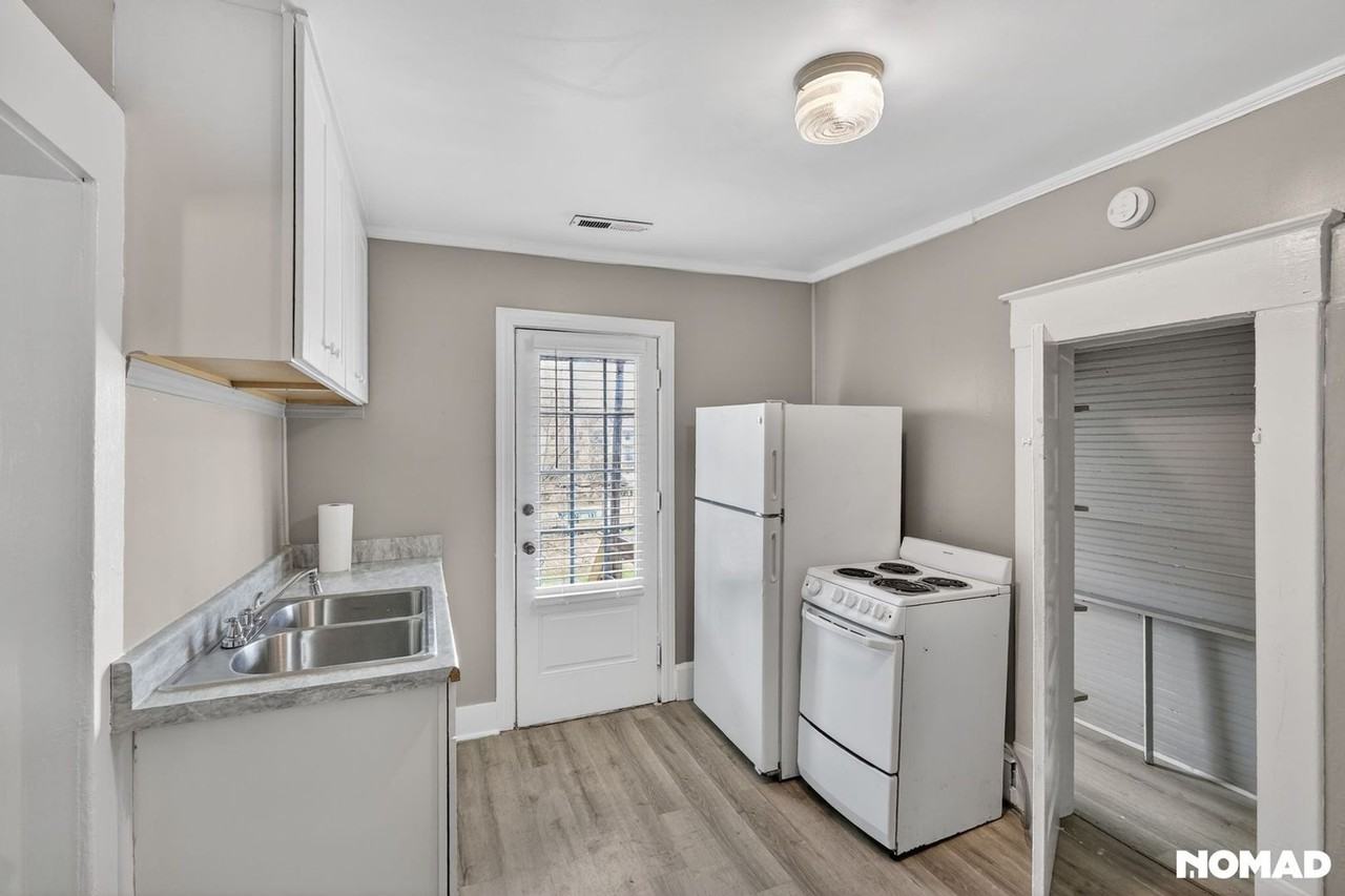 235 E Monmouth St - Photo 4 of 19