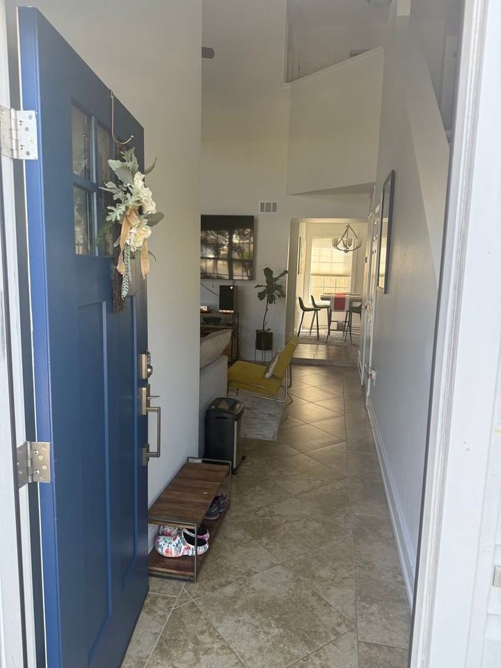 422 Canterbury Ct Nw - Photo 4 of 34