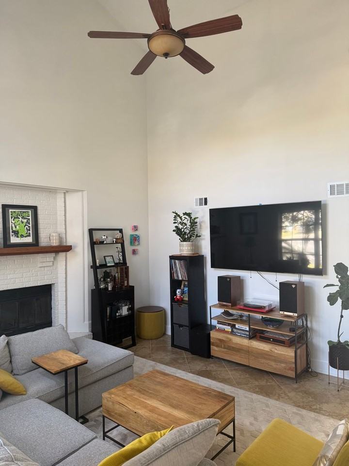 422 Canterbury Ct Nw - Photo 6 of 34