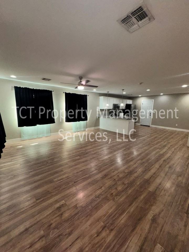136 N 88th St - Photo 3 of 17