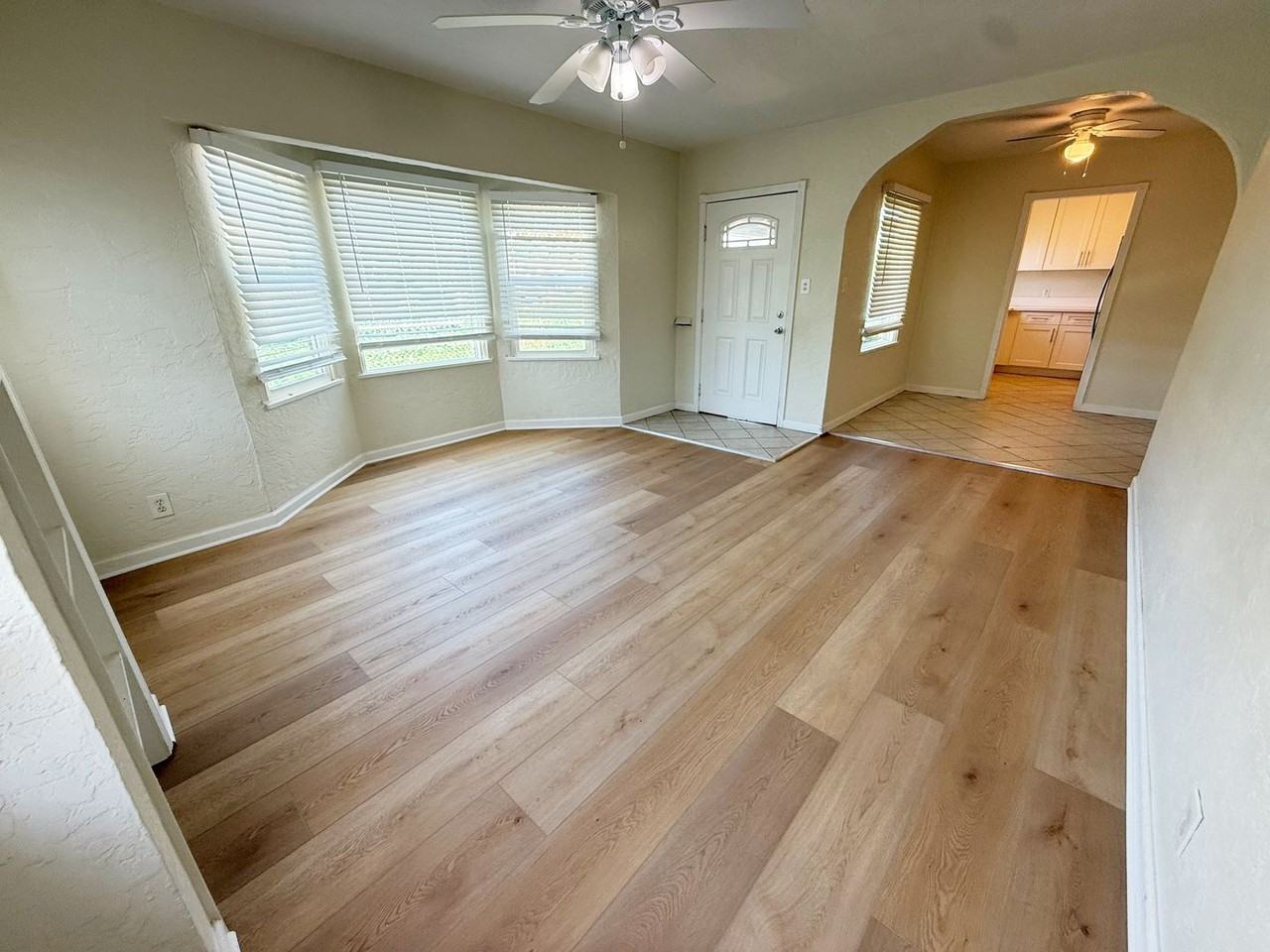 4989 Trojan Ave - Photo 5 of 27