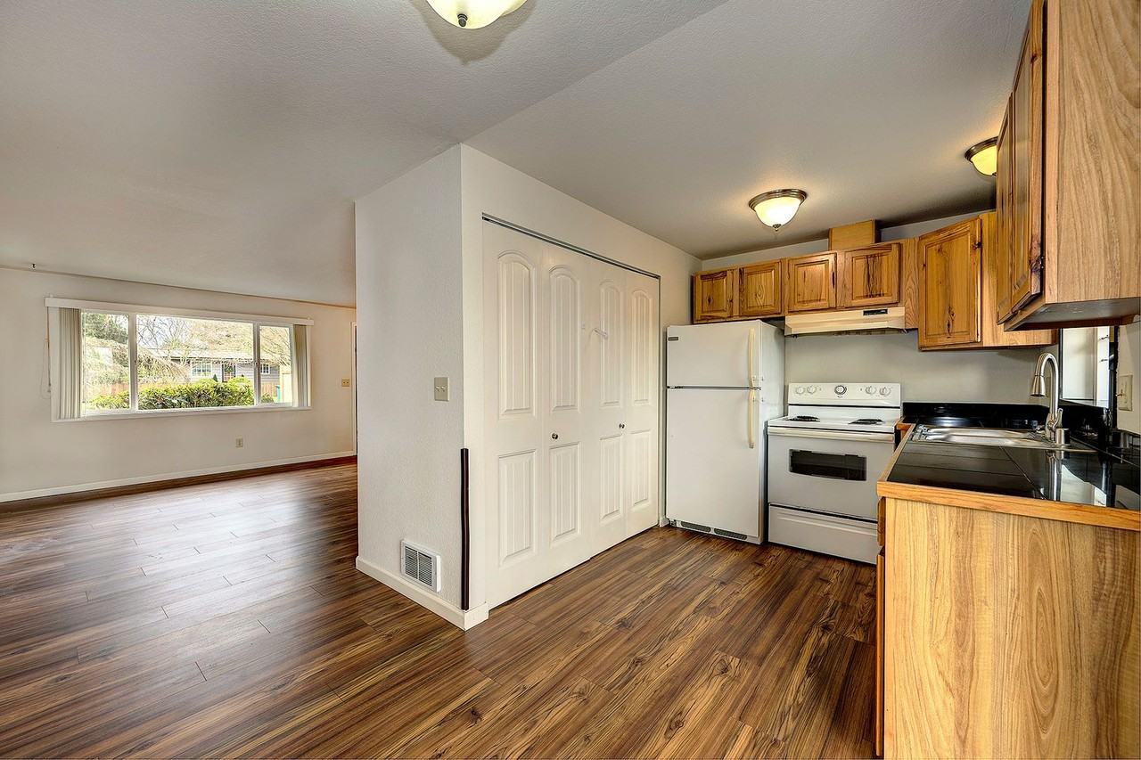 20103 Birch Way #B - Photo 7 of 14