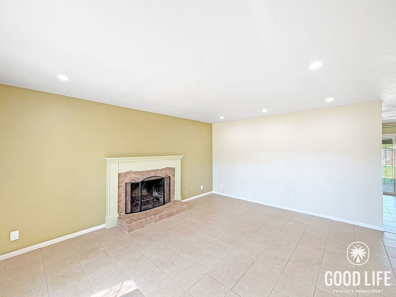 2526 Meadow Ln - Photo 4 of 29