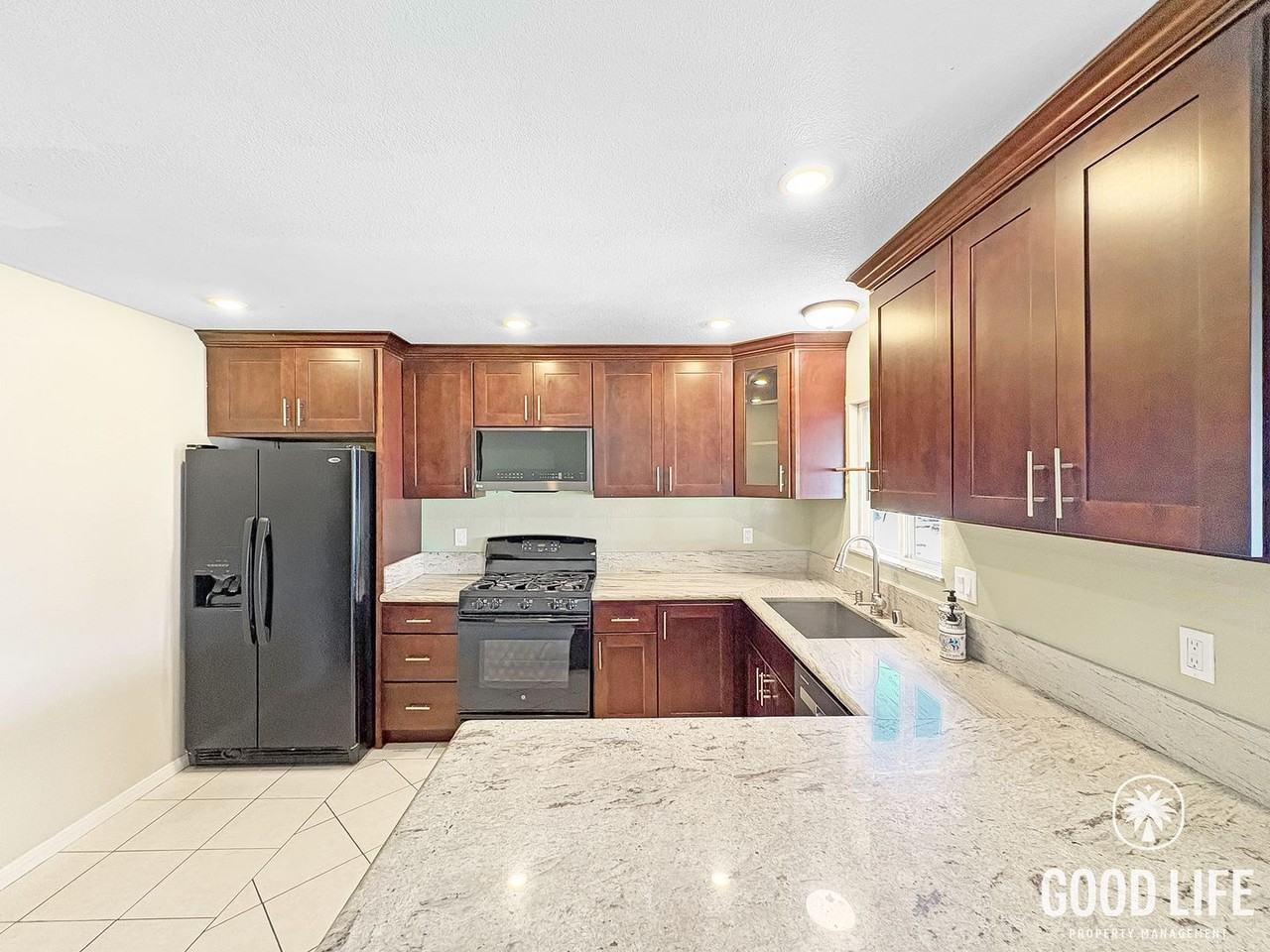 2526 Meadow Ln - Photo 7 of 29