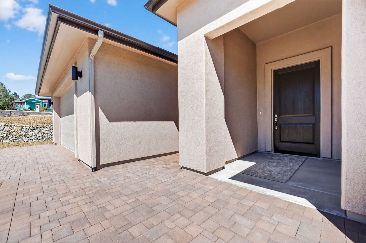 1616 Satellite Ct - Photo 2 of 34