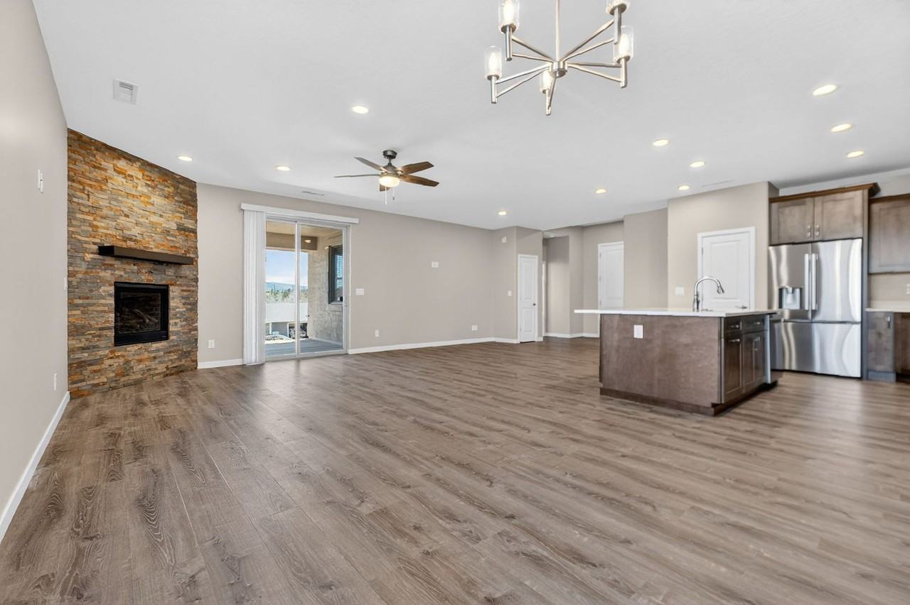 1616 Satellite Ct - Photo 6 of 34