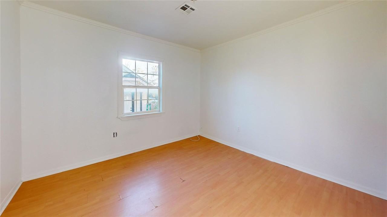 2021 Gurley Ave - Photo 2 of 9