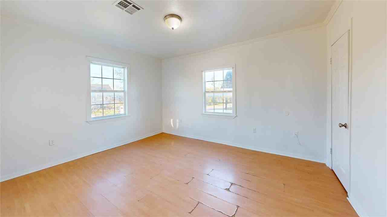 2021 Gurley Ave - Photo 4 of 9