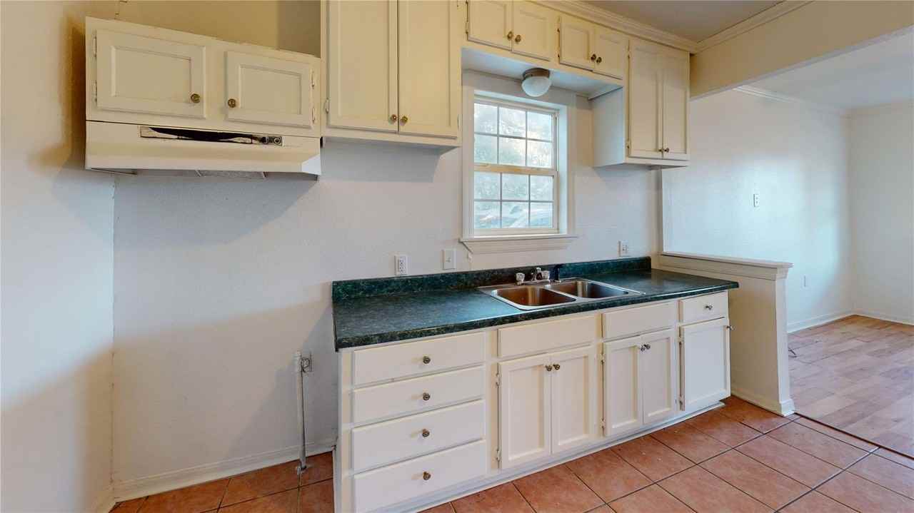 2021 Gurley Ave - Photo 6 of 9