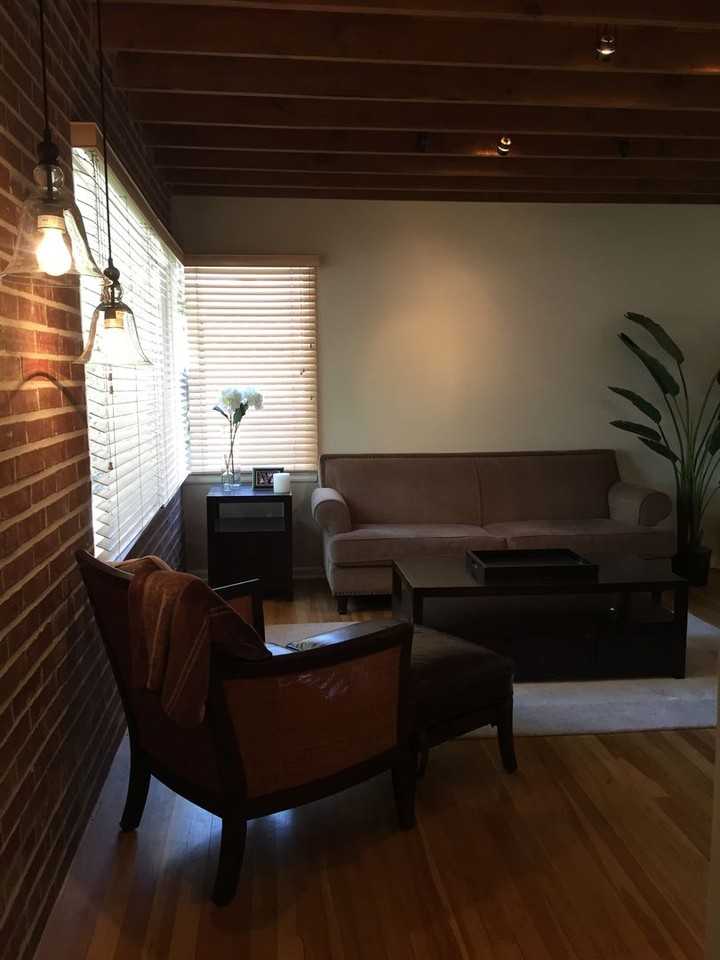 2068 E Hollywood Ave - Photo 5 of 44