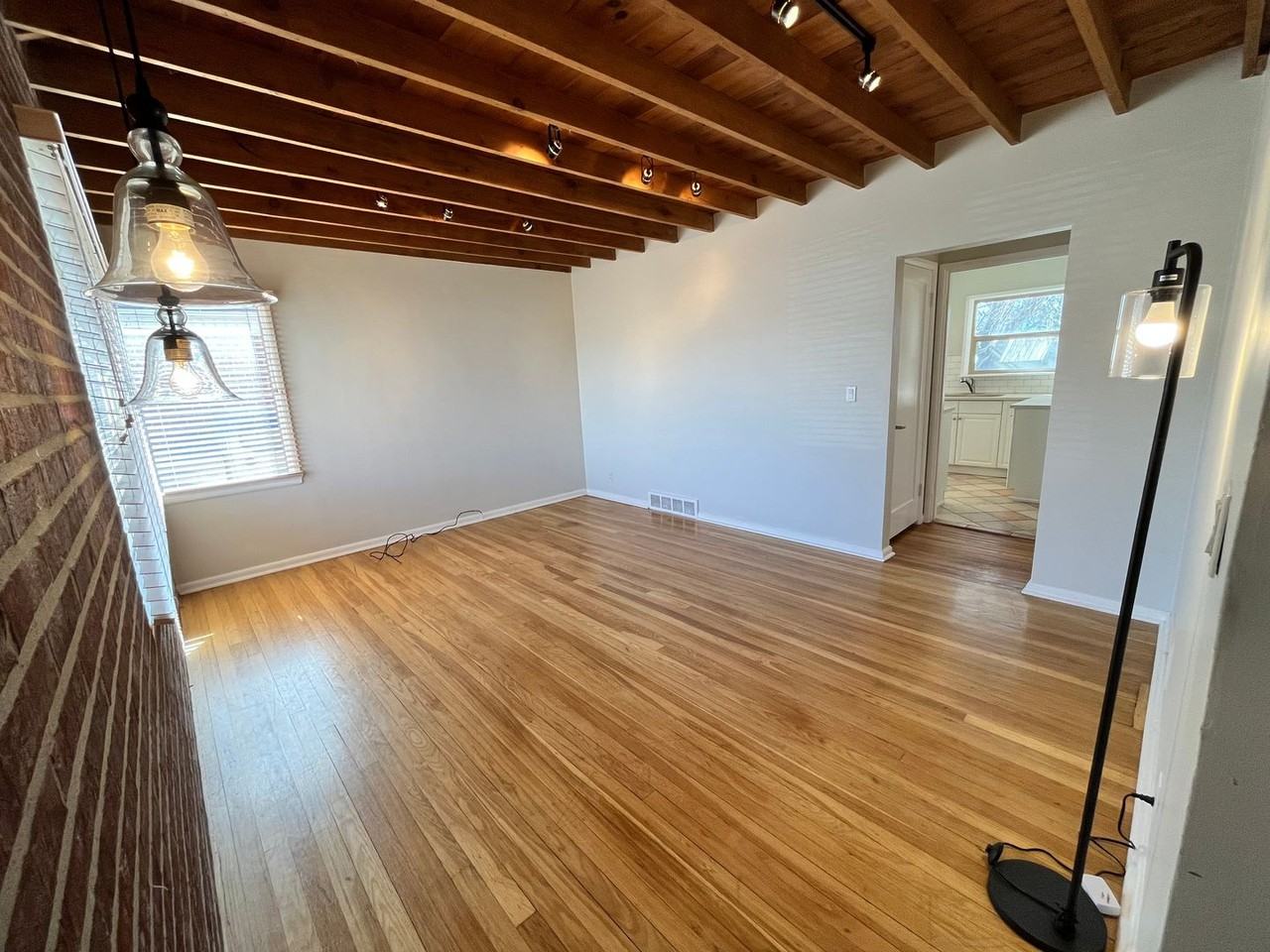 2068 E Hollywood Ave - Photo 6 of 44