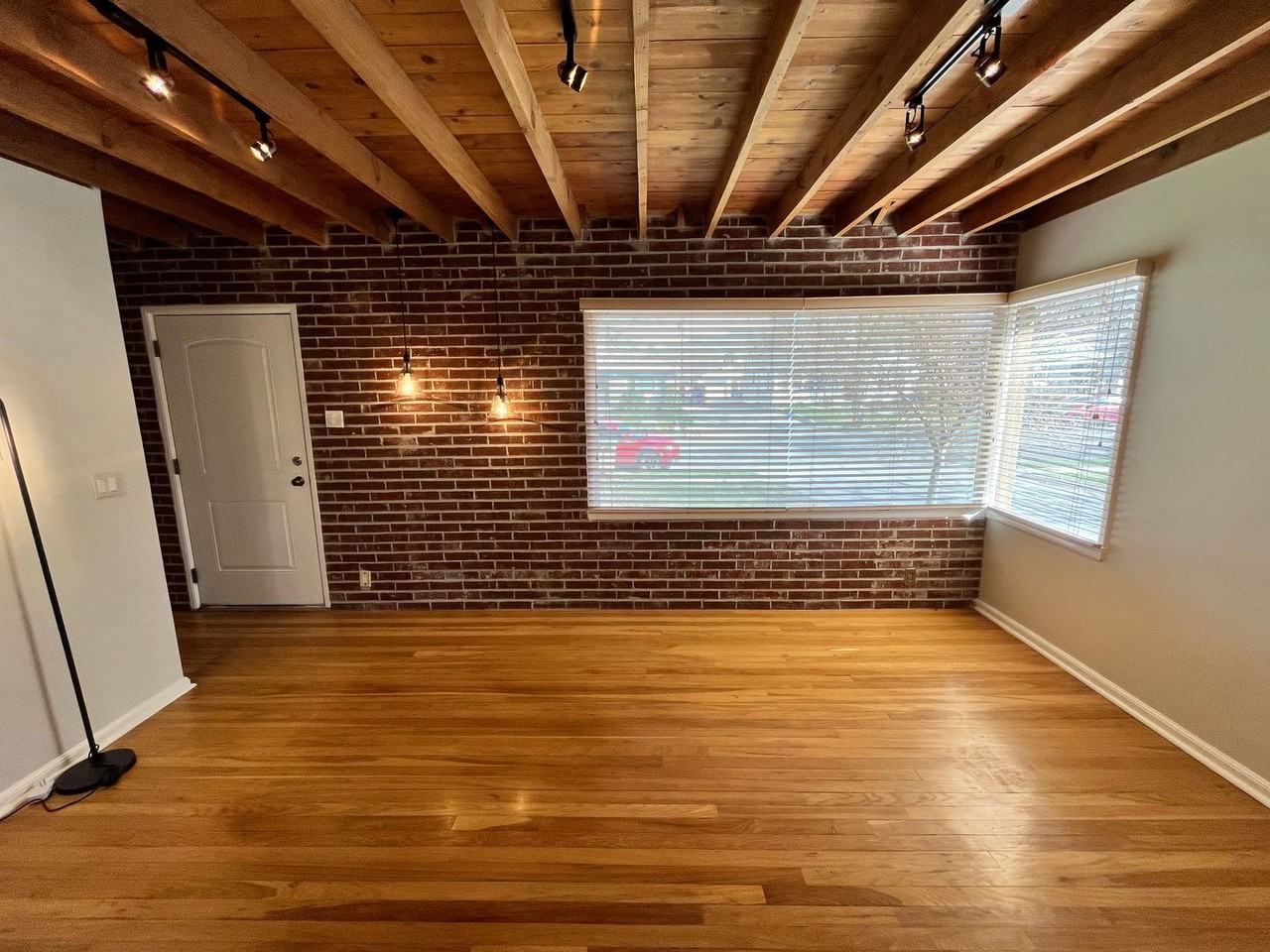 2068 E Hollywood Ave - Photo 7 of 44