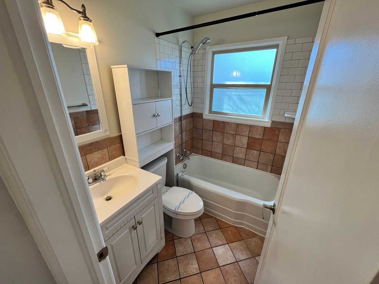 2068 E Hollywood Ave - Photo 6 of 43