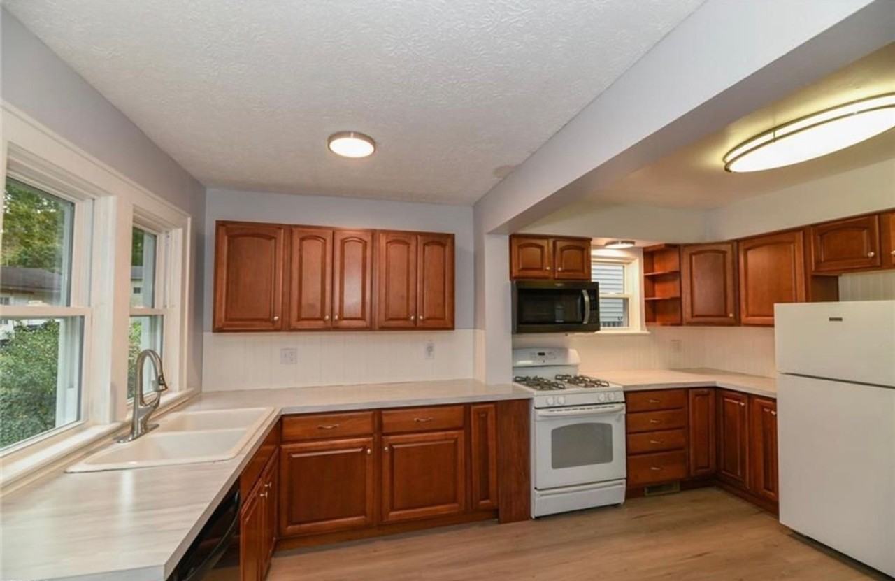 1539 Hillcrest St - Photo 6 of 13