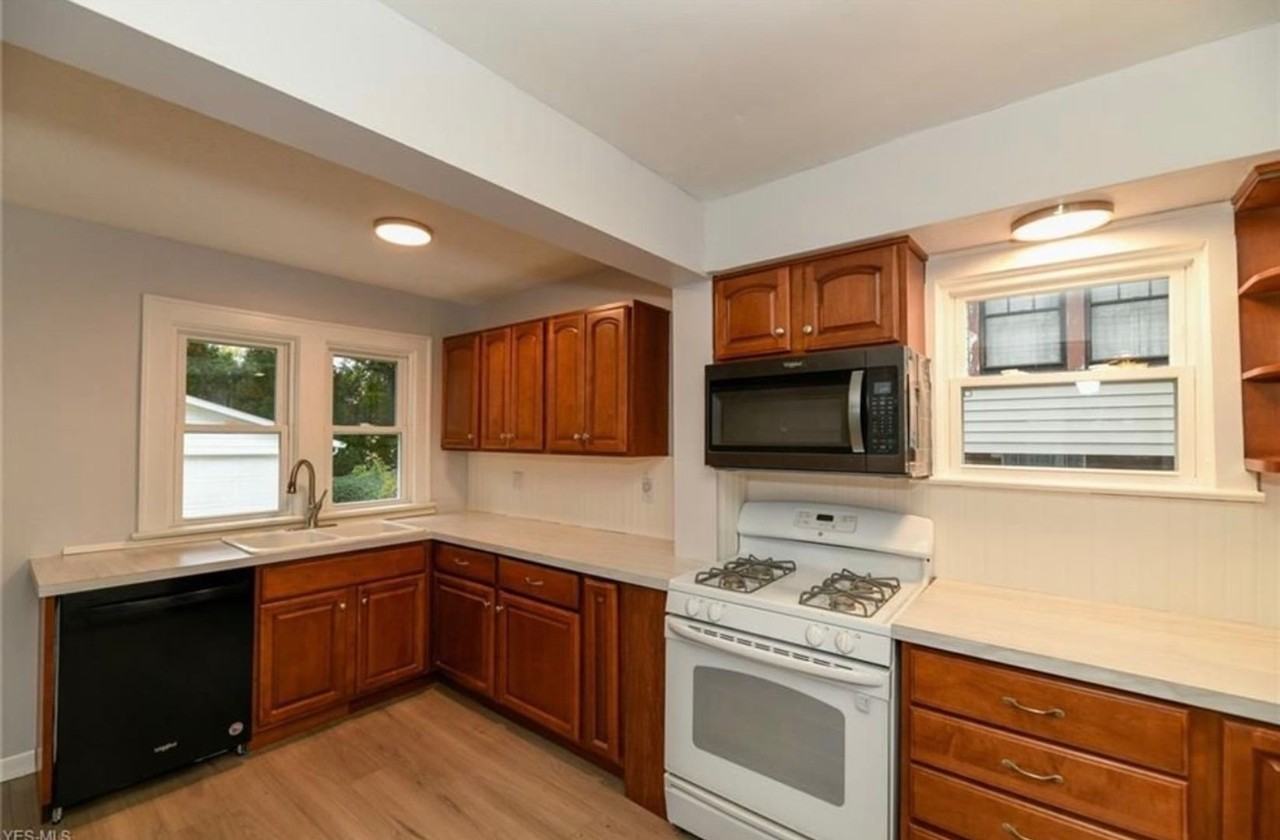 1539 Hillcrest St - Photo 7 of 13