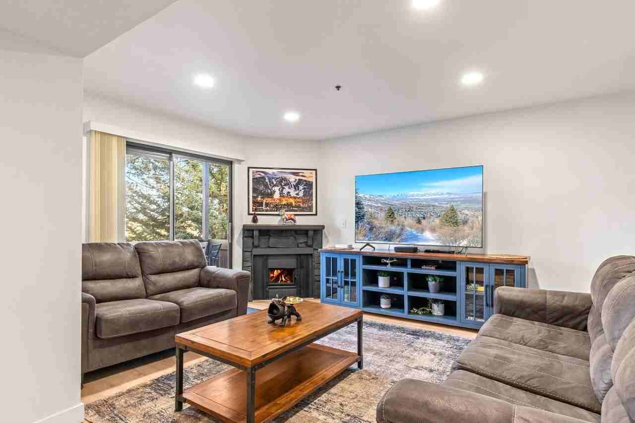 6851 N 2200 W - Photo 7 of 30