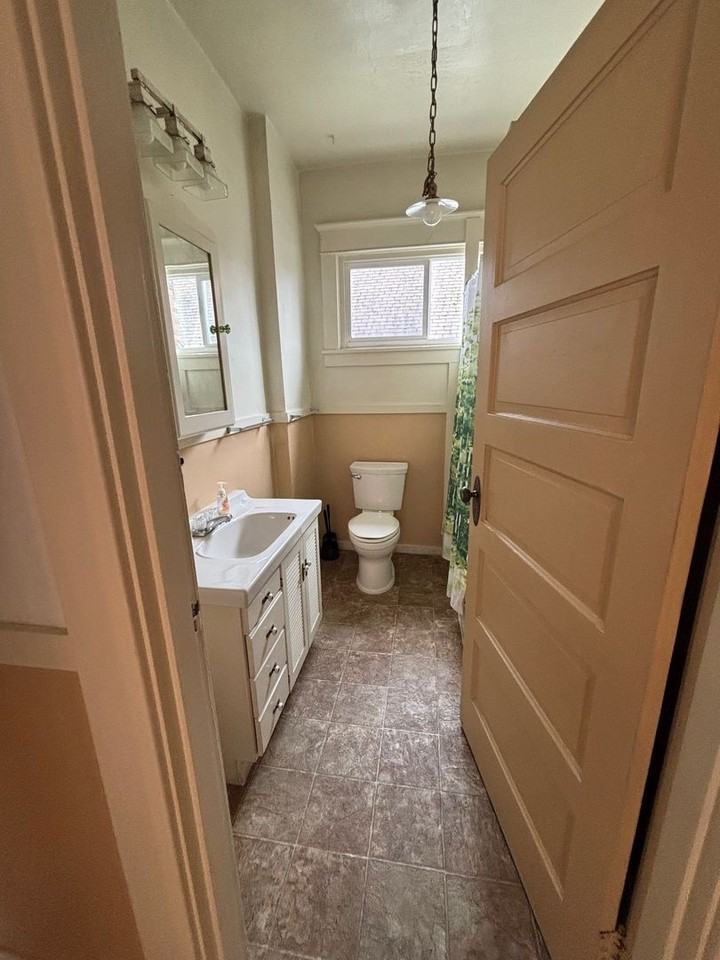 611 Nw Bright St - Photo 2 of 13