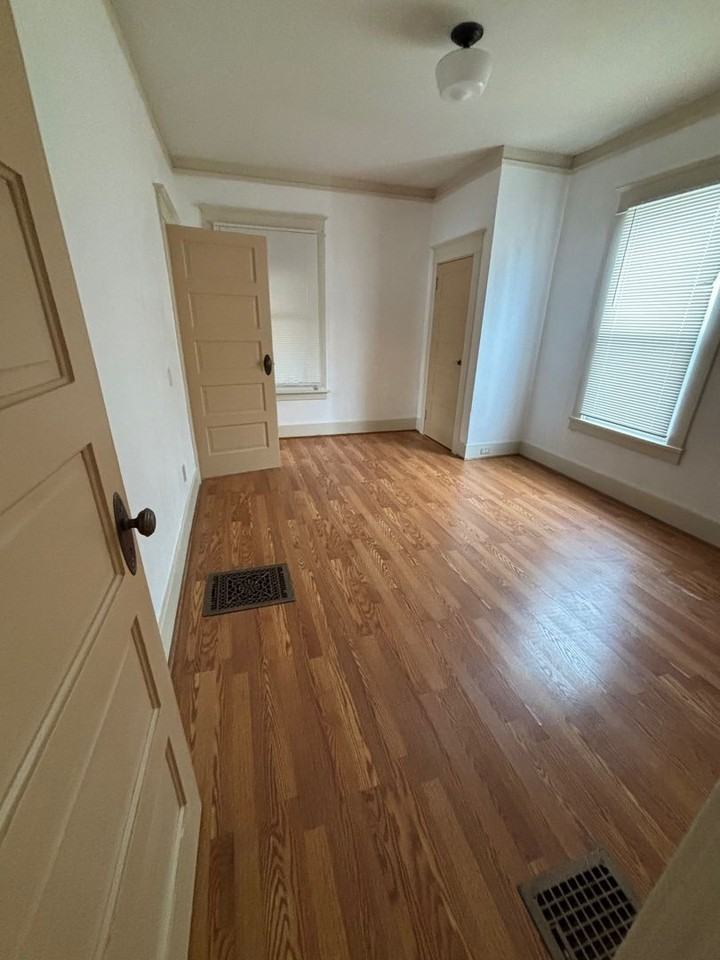 611 Nw Bright St - Photo 3 of 13