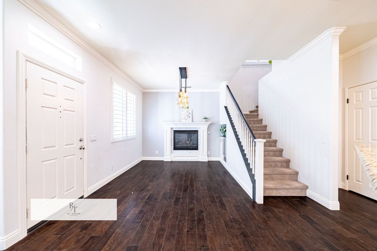 12 Nantucket Ln - Photo 3 of 34