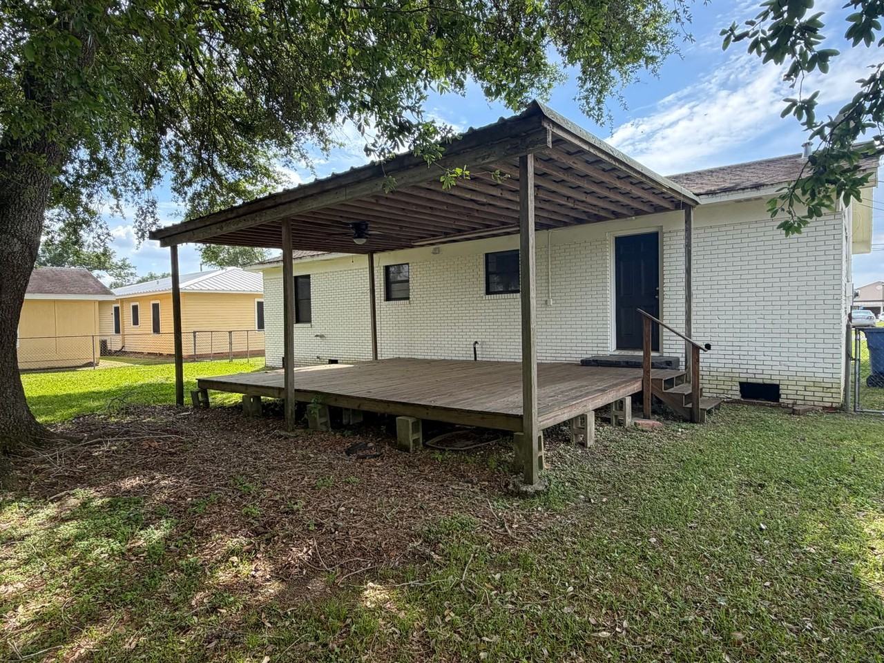 1207 Robert St - Photo 2 of 8