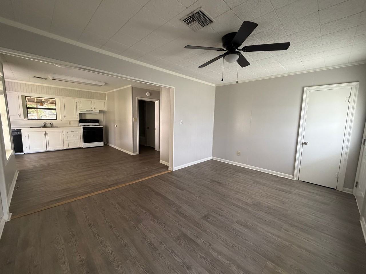 1207 Robert St - Photo 6 of 8