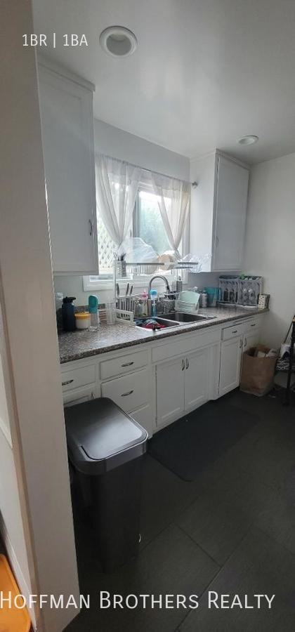 1217 S Sherbourne Dr #5 - Photo 4 of 8