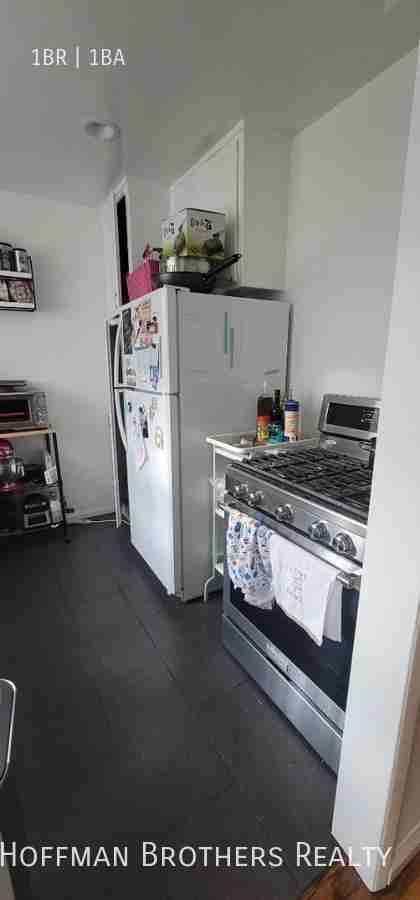 1217 S Sherbourne Dr #5 - Photo 5 of 8