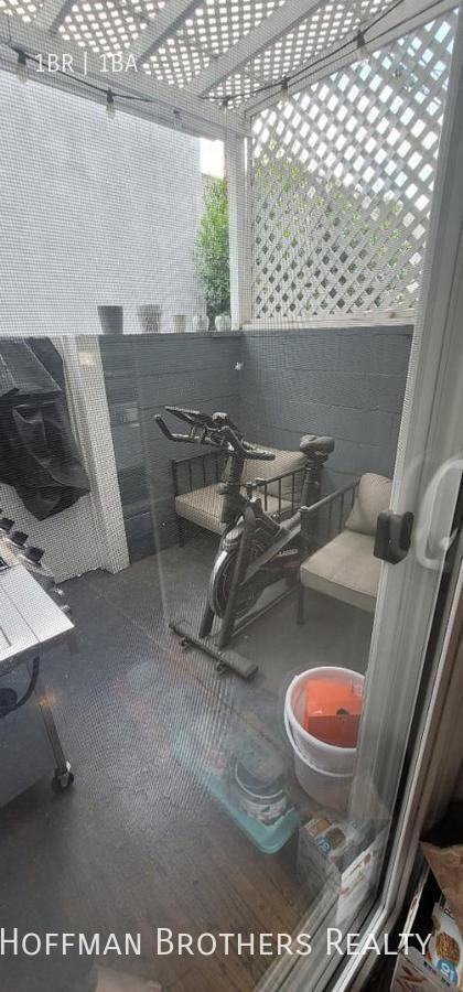 1217 S Sherbourne Dr #5 - Photo 7 of 8