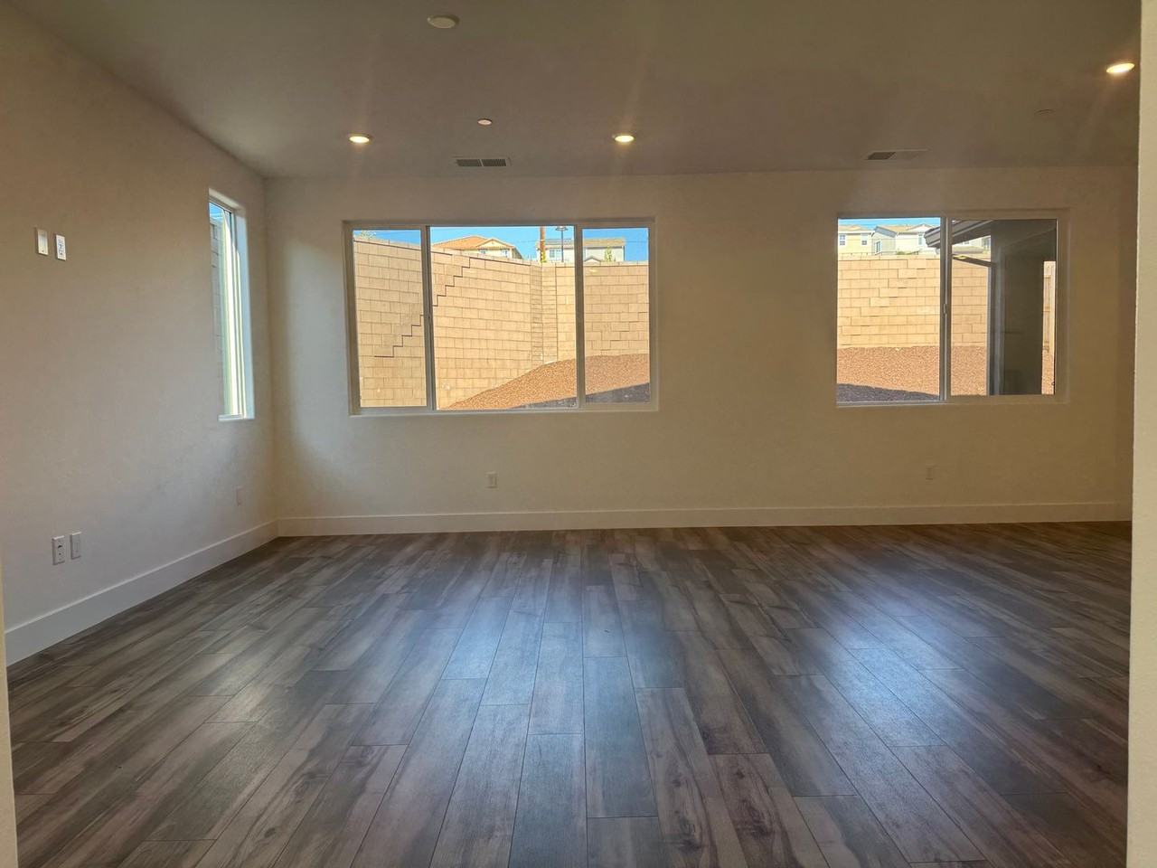 3464 Hampton Dr - Photo 3 of 25