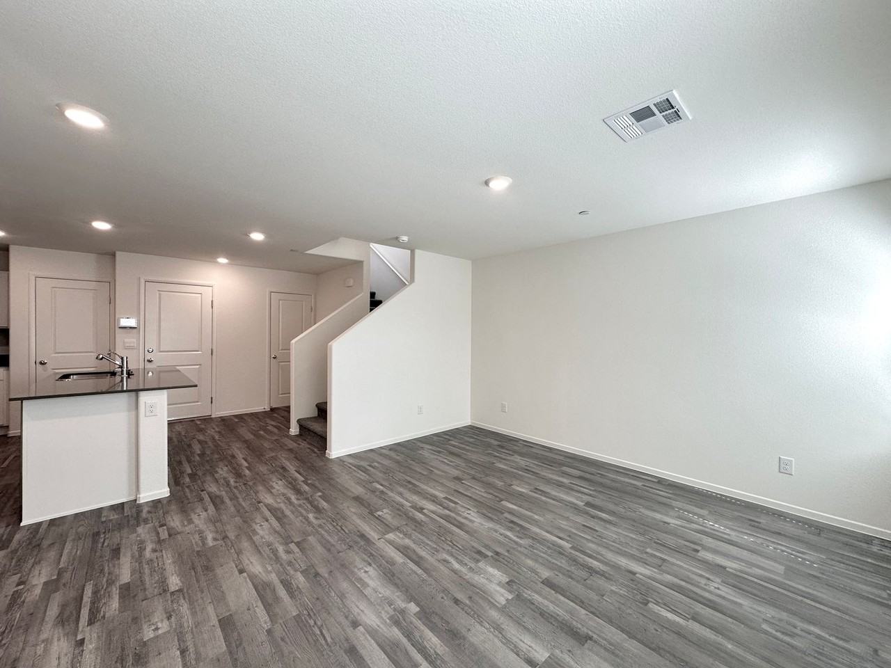 4921 Hunter Mesa Ave - Photo 3 of 22