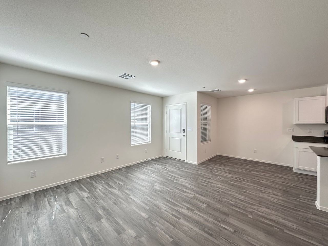 4921 Hunter Mesa Ave - Photo 4 of 22