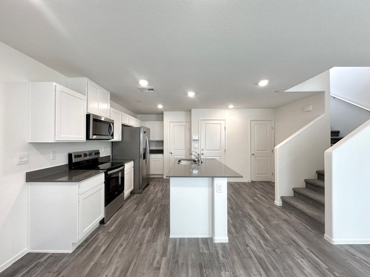 4921 Hunter Mesa Ave - Photo 6 of 22