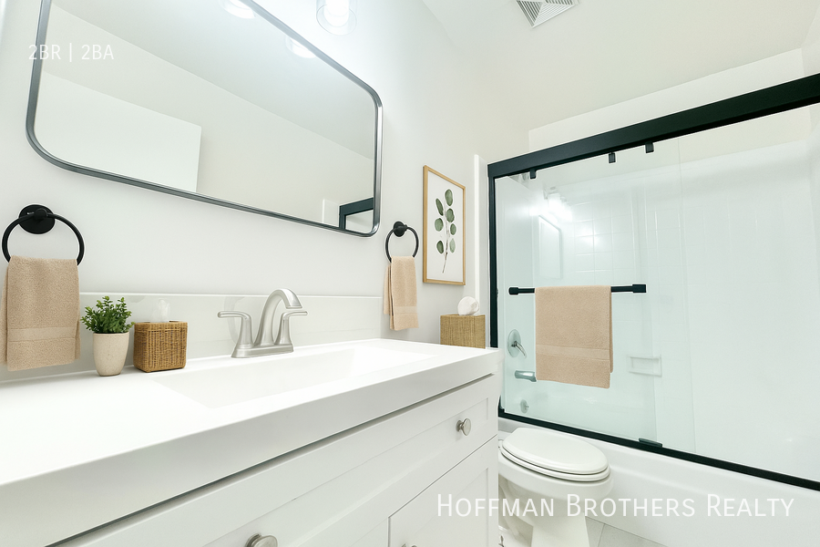 930 S Shenandoah St #3 - Photo 4 of 11